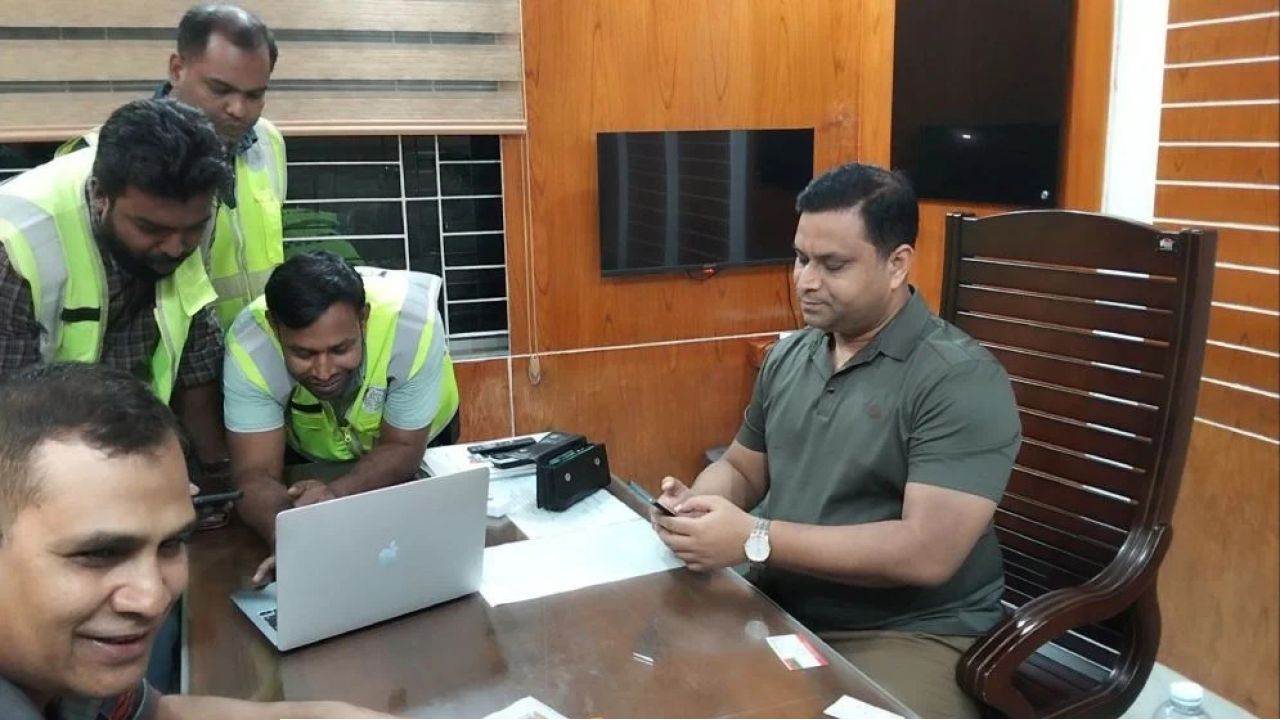 নাটোর থেকে উদ্ধার জার্মান পর্যটকের চুরি হওয়া ল্যাপটপ