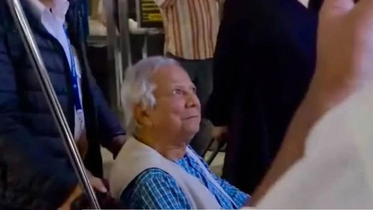 ড. ইউনূসকে হেনস্তা ও অপপ্রচারের বিরুদ্ধে সাবেক ১২ উপদেষ্টার তীব্র ক্ষোভ ও নিন্দা