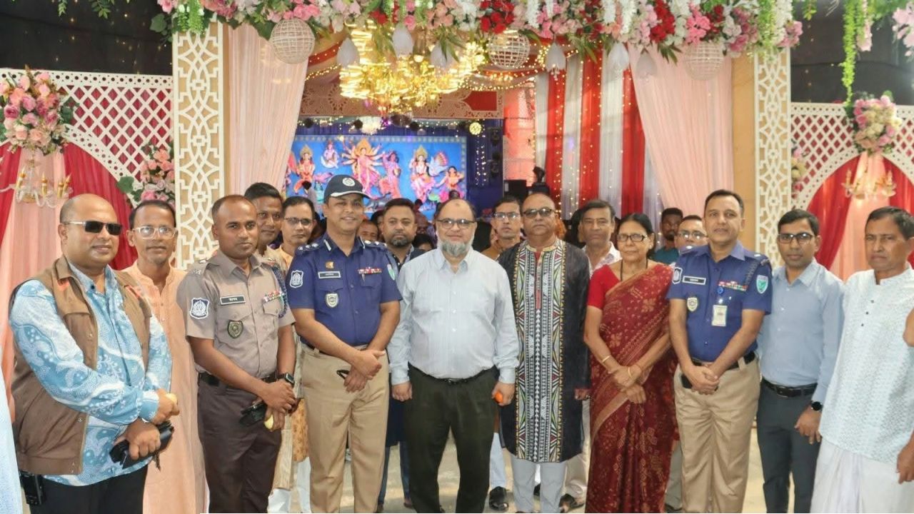 সুনামগঞ্জে ডিসি এসপির বিভিন্ন  পূজা মণ্ডপ পরিদর্শন 