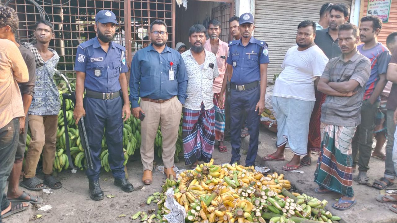 কুমিল্লায় রাসায়নিক দিয়ে কলা পাকানোর অপরাধে আড়তদারকে ৫০ হাজার টাকা জরিমানা