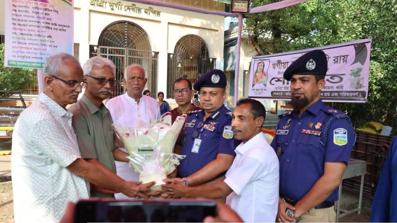 ময়মনসিংহে শান্তিপূর্ণ পরিবেশে দুর্গাপূজা উদ্‌যাপিত হচ্ছে রেঞ্জে: ডিআইজি