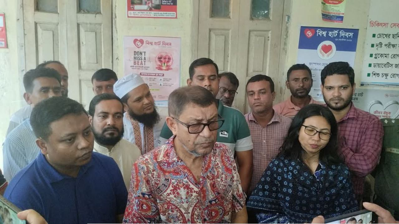 আকস্মিক স্বাস্থ্যমন্ত্রী  সাখাওয়াত হোসেন সরেজমিনে ফুলপুর উপজেলা স্বাস্থ্য কমপ্লেক্স পরিদর্শন 