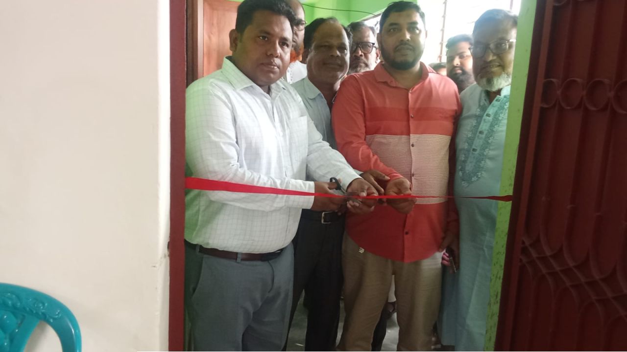 আত্রাইয়ে গ্রাম আদালত এজলাসের উদ্বোধন