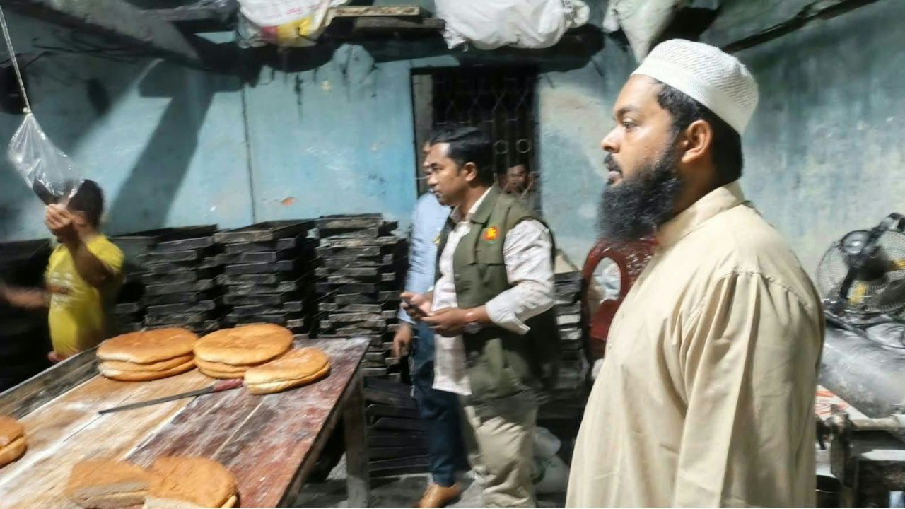সুনামগঞ্জে প্রশাসনের সাঁড়াশি অভিযান: বিভিন্ন অনিয়মে পৌনে ৩ লাখ টাকা জরিমানা ও কারাদণ্ড